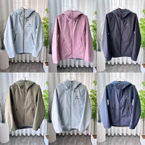 ARC'TERYX Raincoat