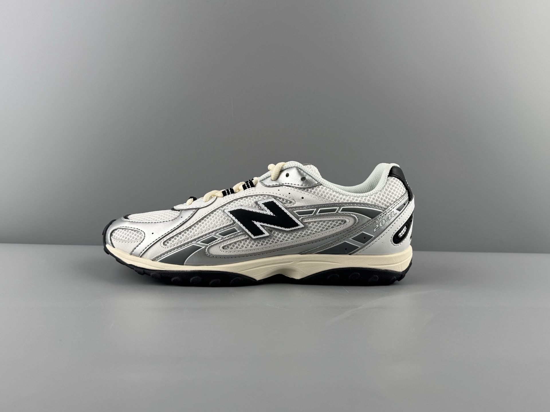 New Balance 204L