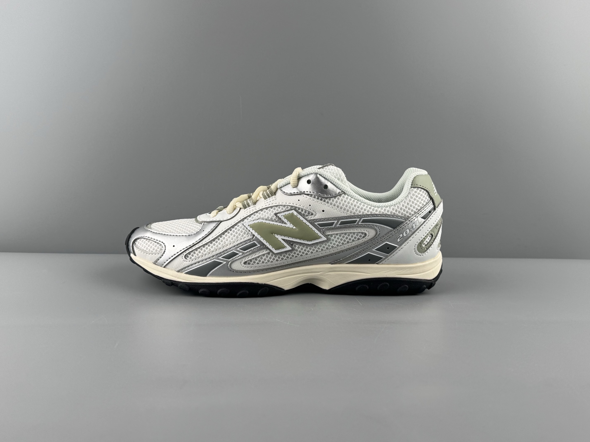 New Balance 204L