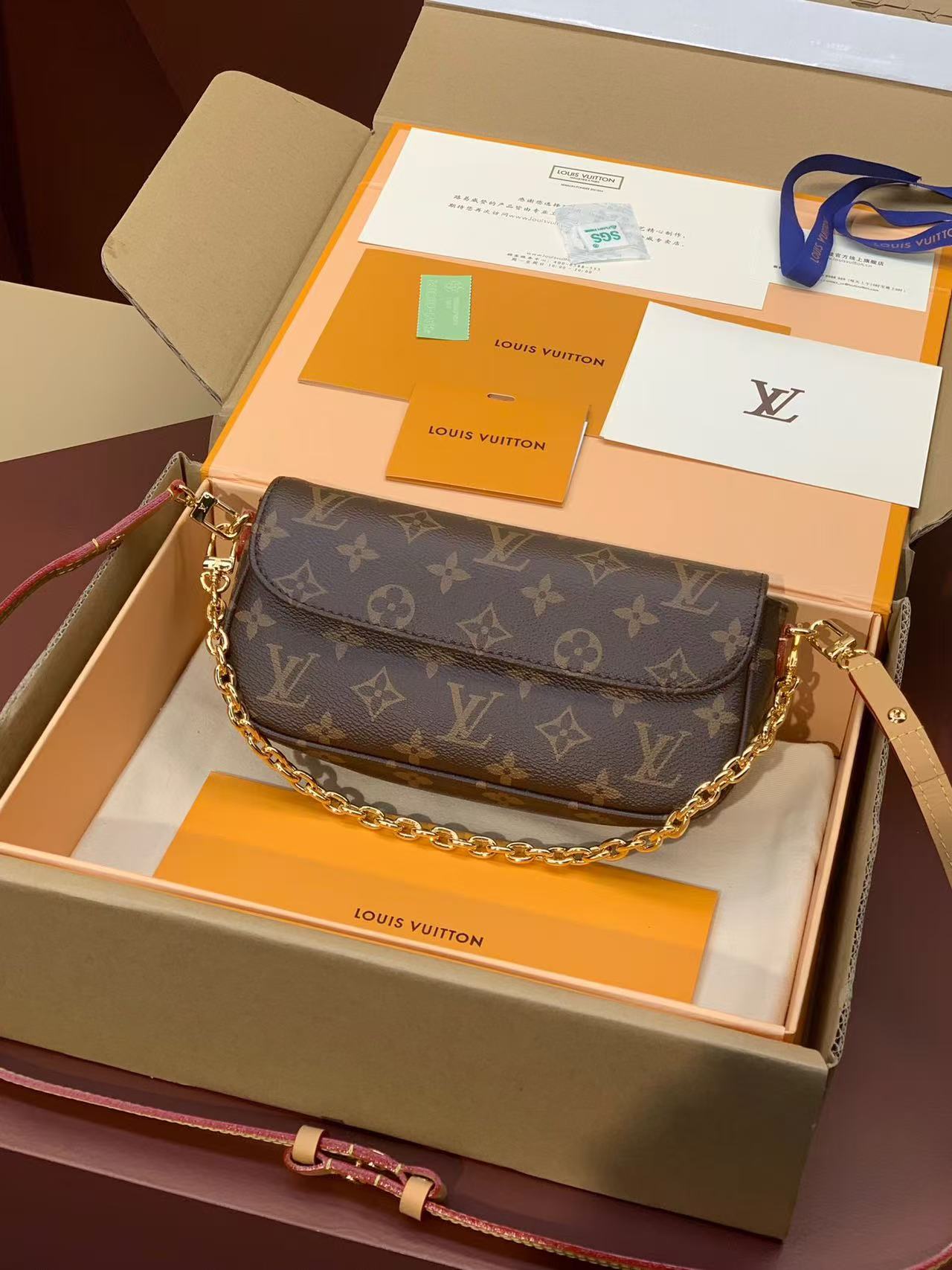 Wallet on chain Ivy (23.5*12*4.3cm)