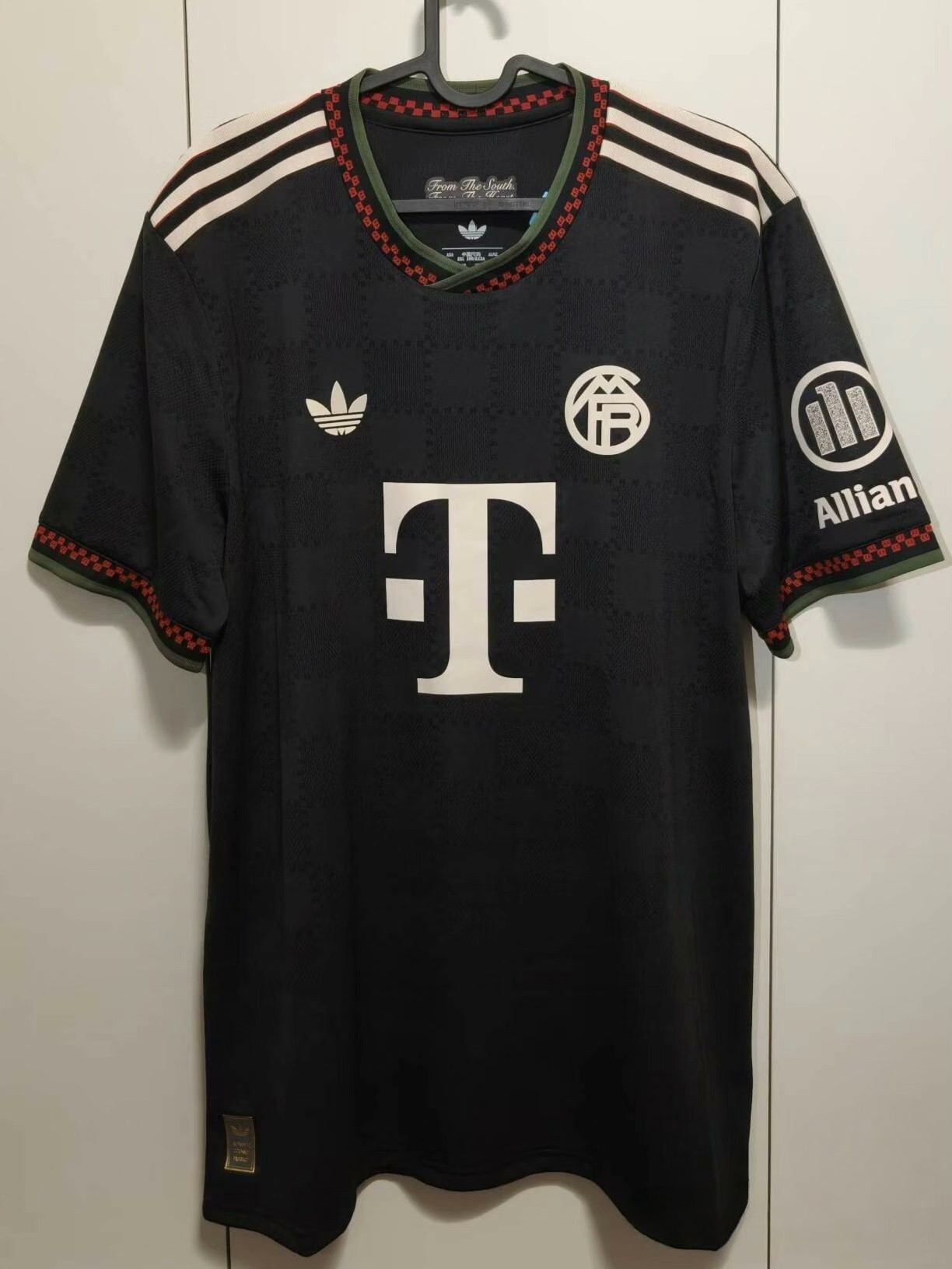 2526시즌 바이에른 뮌헨 어센틱 어웨이 유니폼