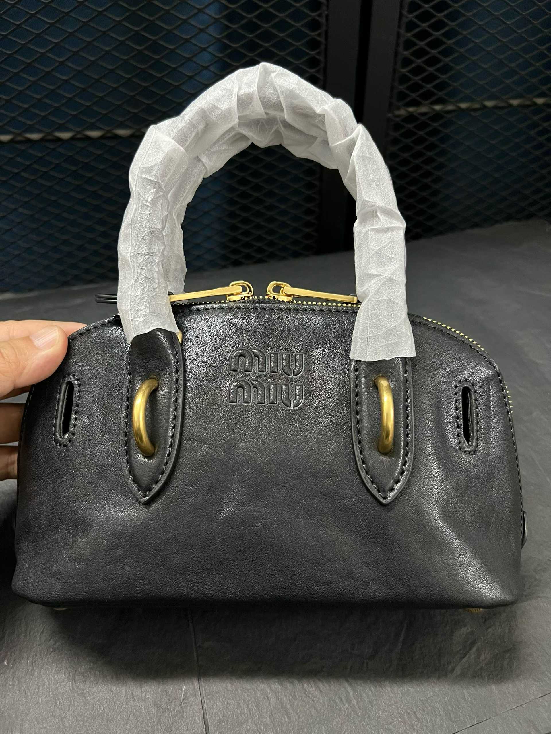 Miumiu Aventure (21*8*13.2cm)