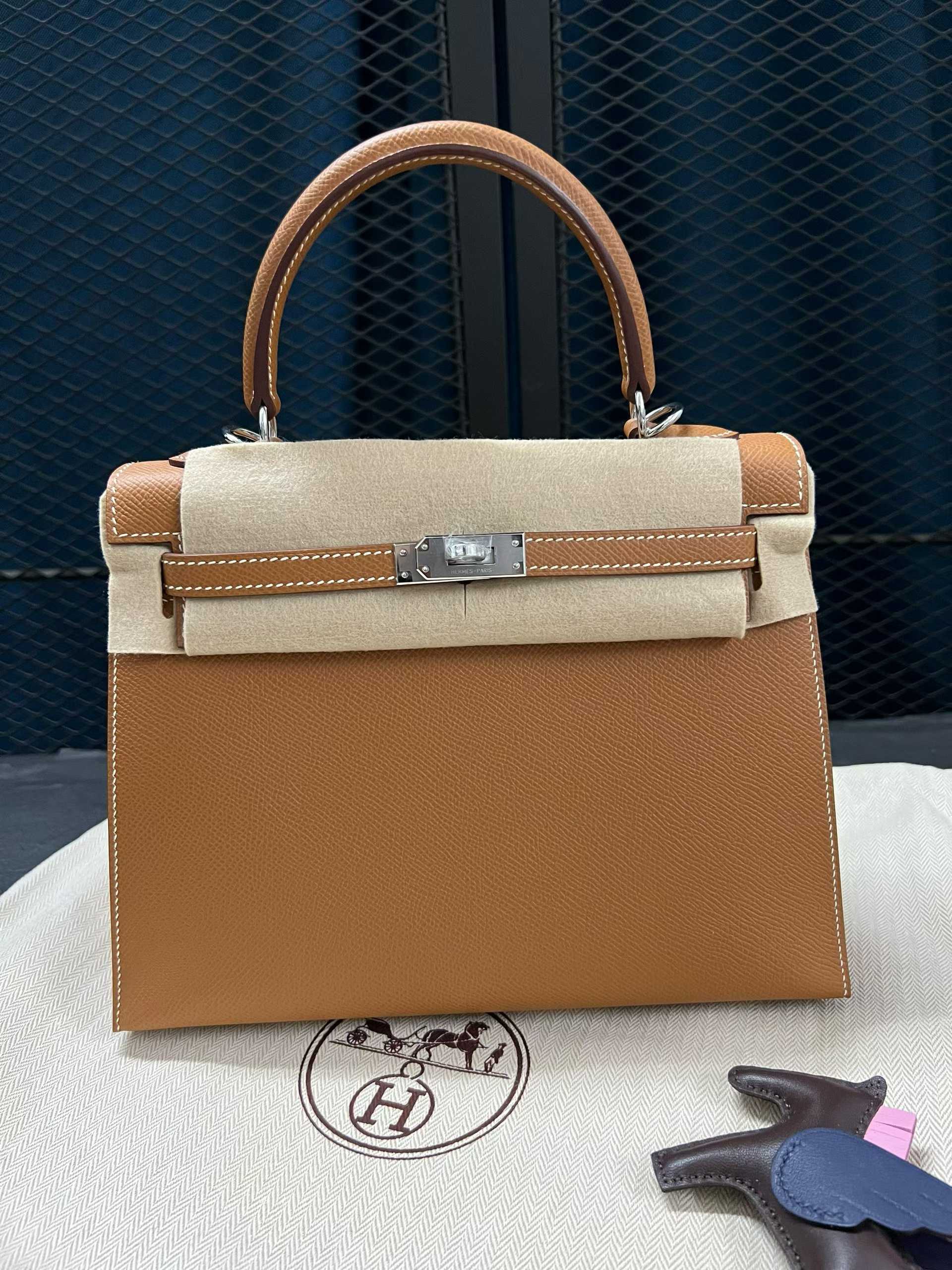 Kelly 25 수제작 수입정품가죽 (25*7*17cm)