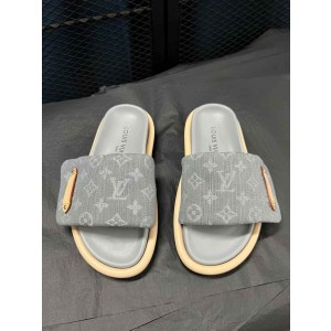 LV Pool Pillow Comfort