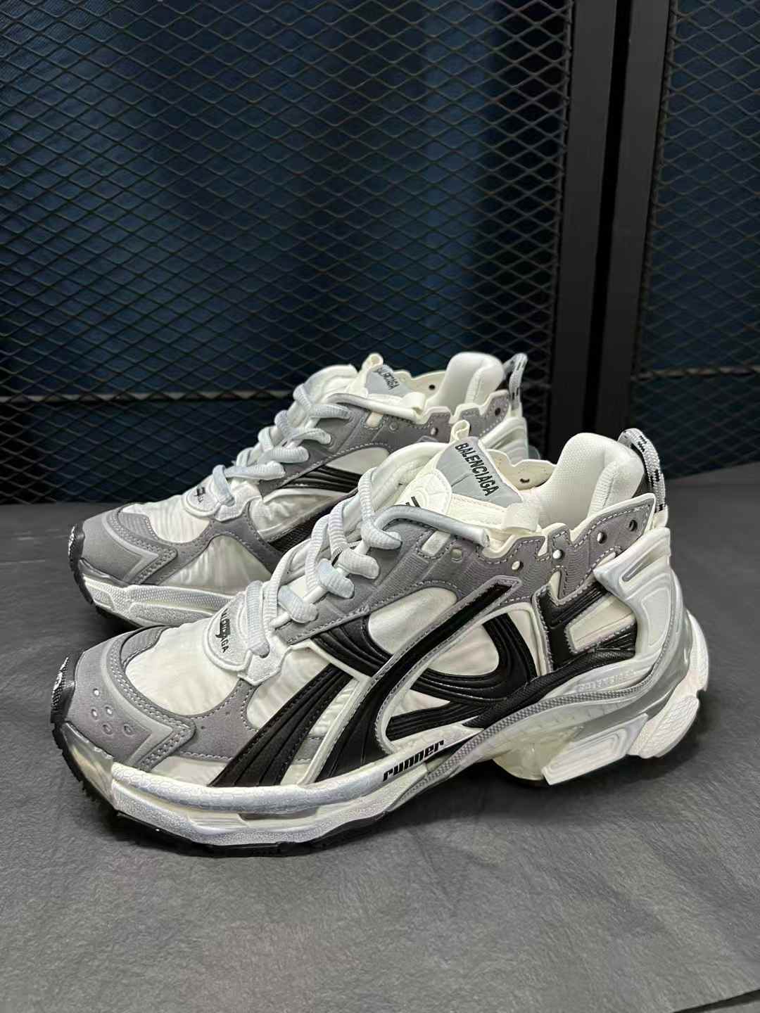 발렌시아가 러너 Runner