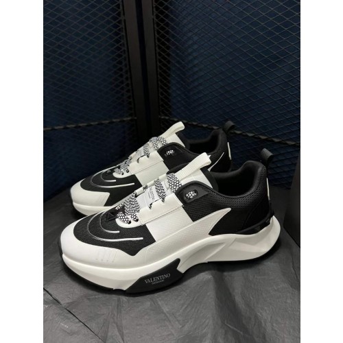 Valentino TRUE ACT GARAVANI