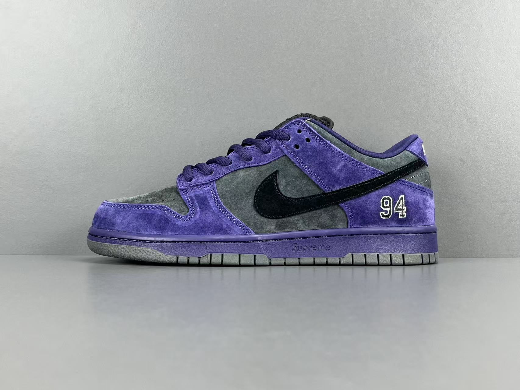 Nike x Supreme Dunk SB Low