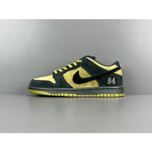 Nike x Supreme Dunk SB Low
