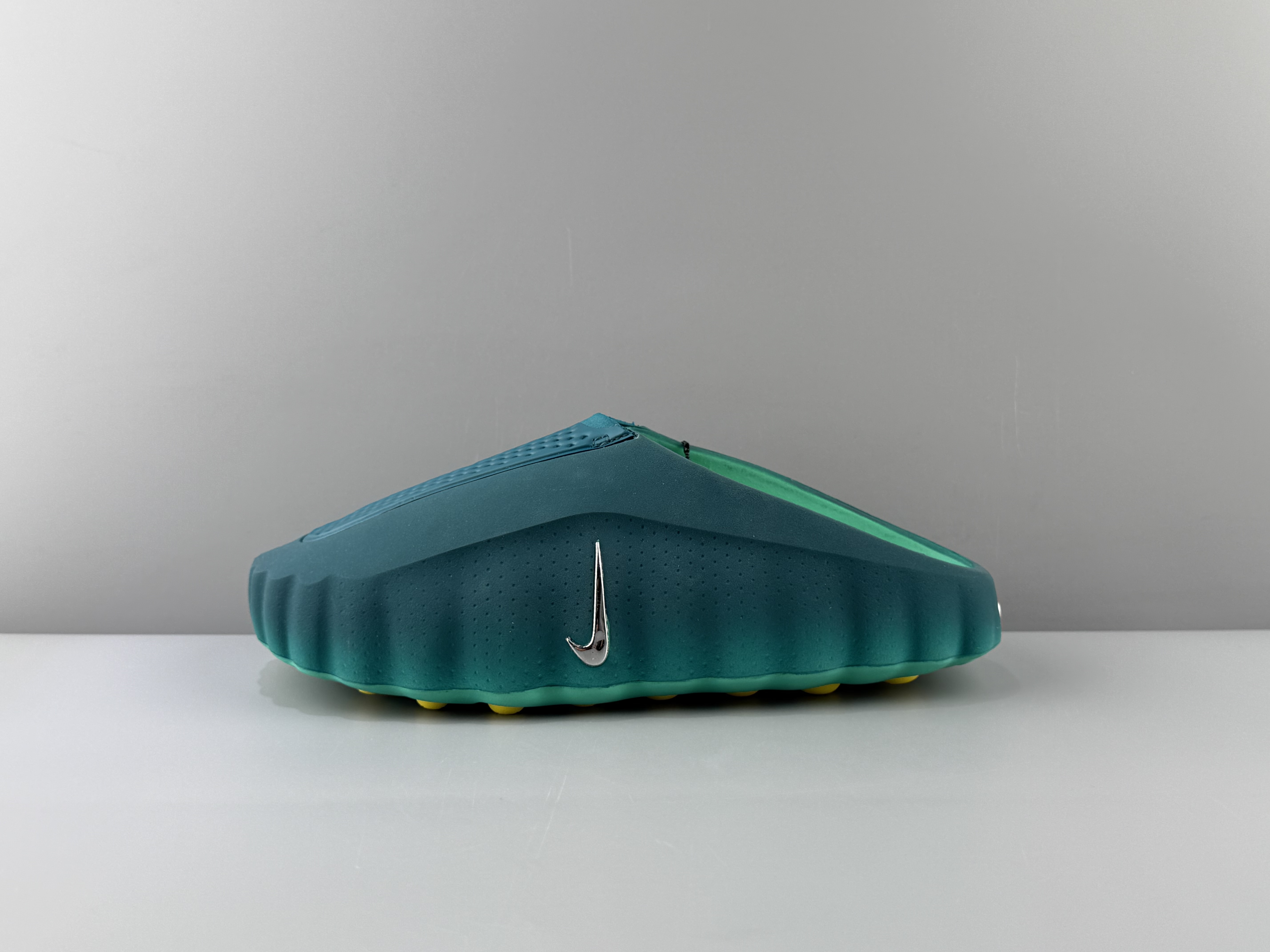 Nike Mind 001