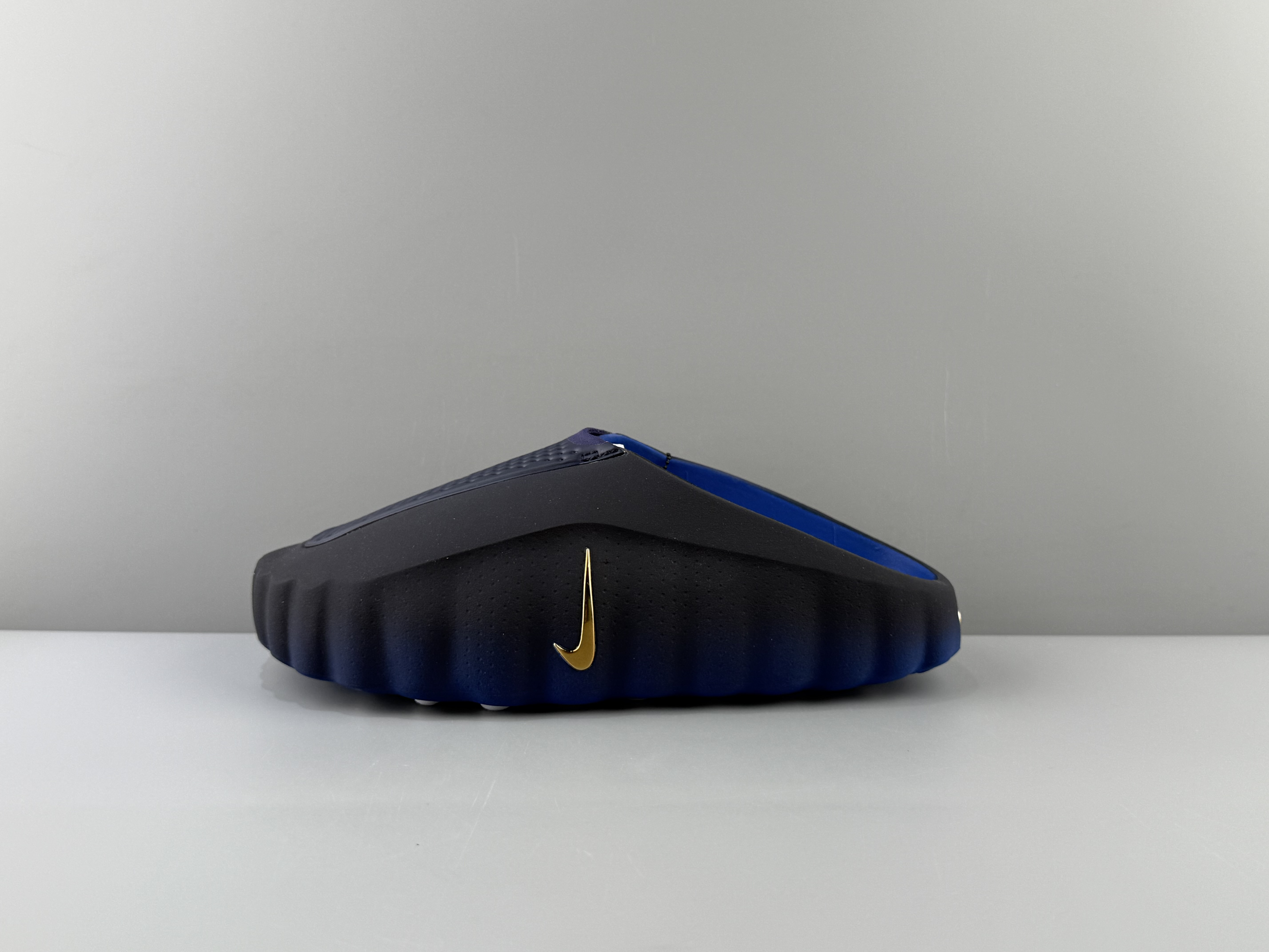 Nike Mind 001