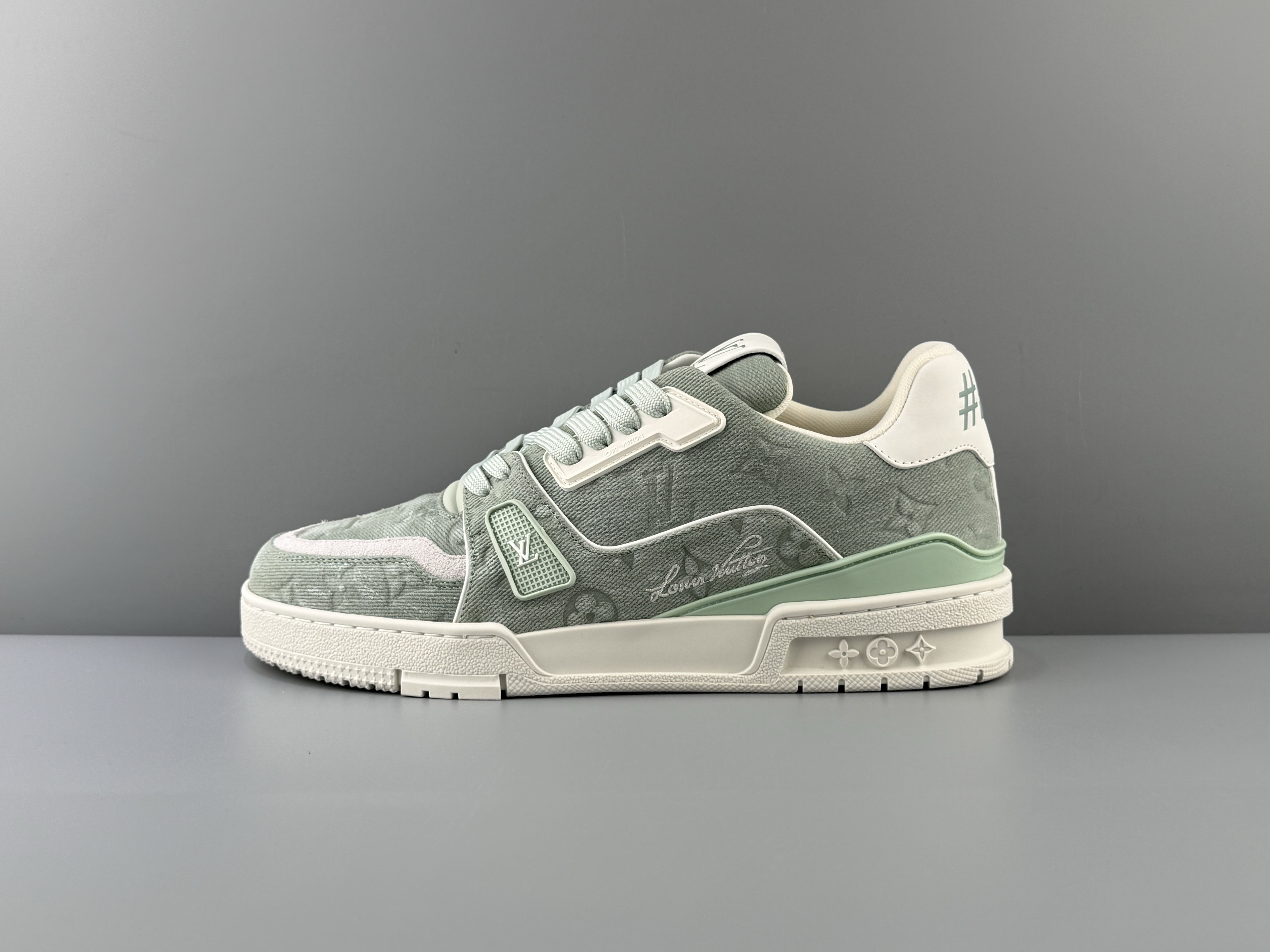 Lv Trainer