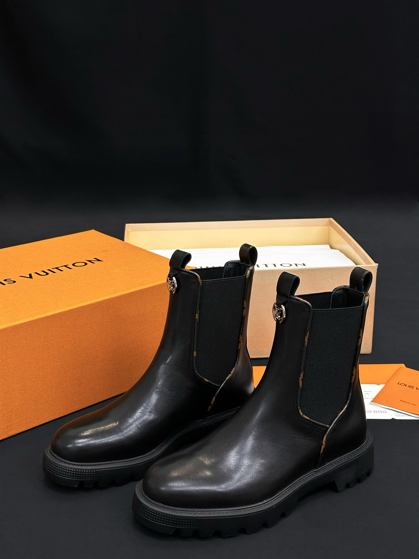 Lv Boots